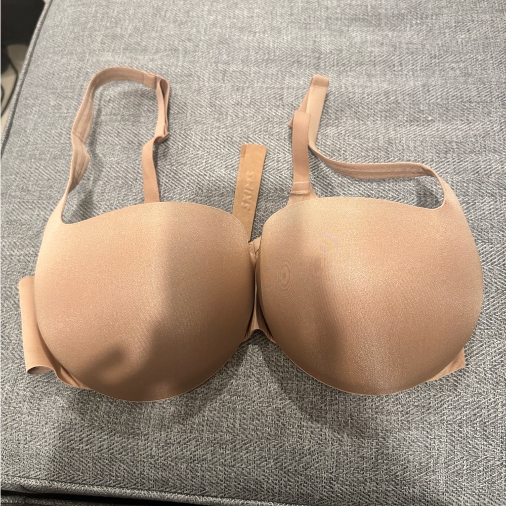 38D SKIMS Nude Bra NWT
